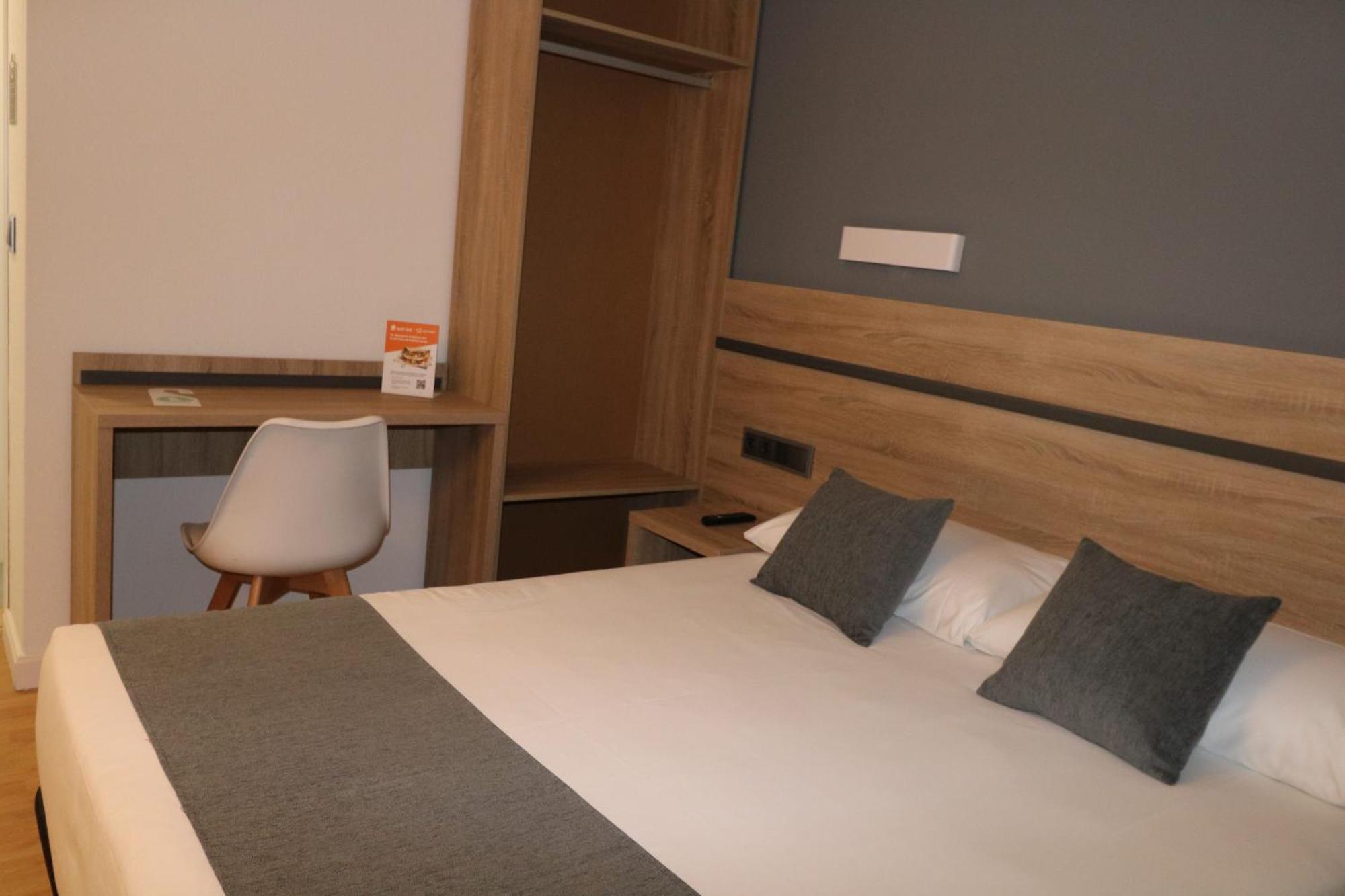 Hostal Alda Palencia Plaza Екстериор снимка