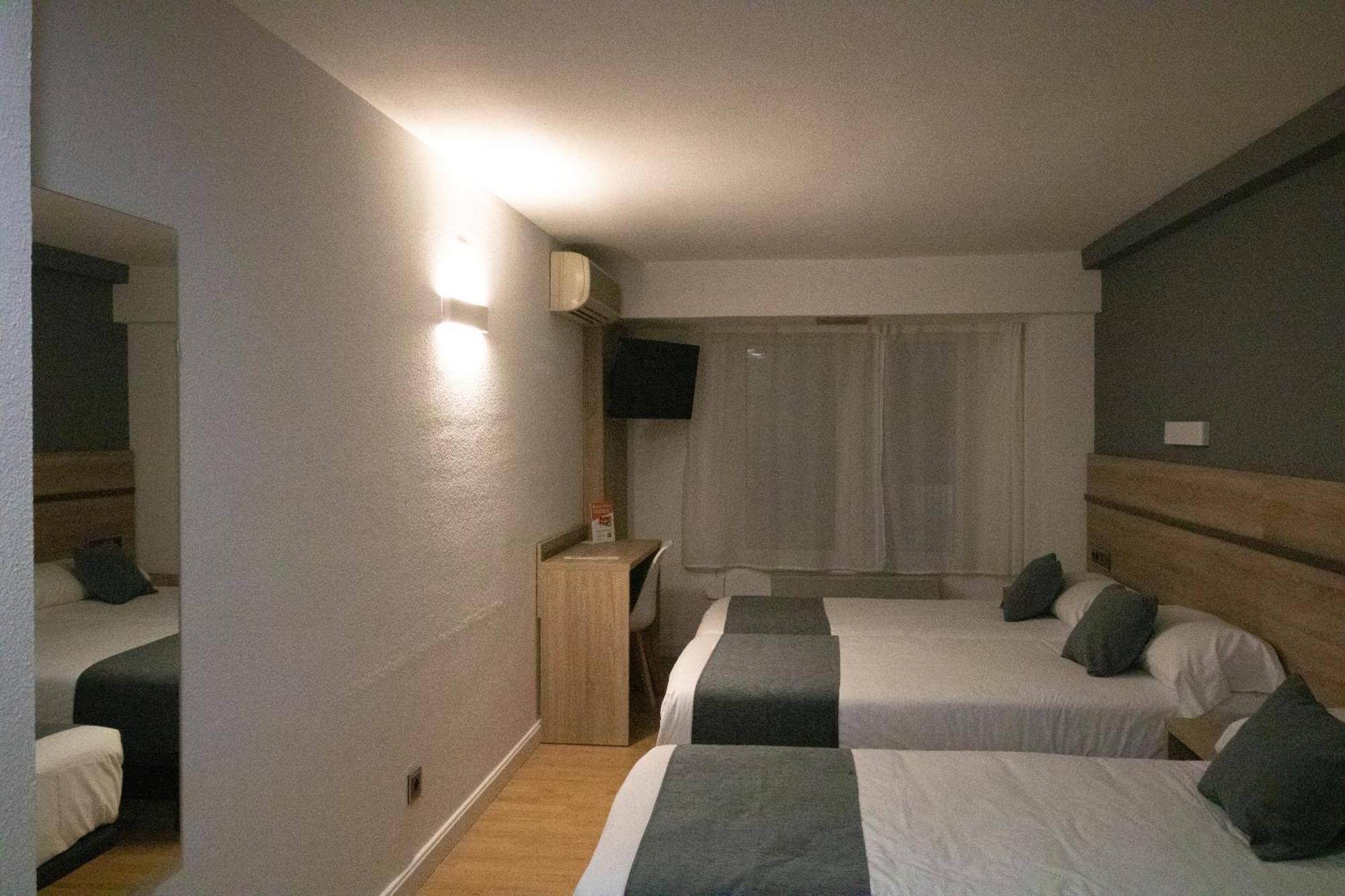 Hostal Alda Palencia Plaza Екстериор снимка